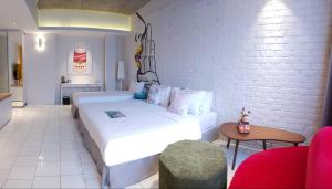 Postel nebo postele na pokoji v ubytování Timez Hotel Melaka
