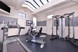 Fitness centrum a/nebo fitness zařízení v ubytování Best Western Corte Madera Inn
