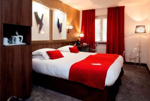 Postel nebo postele na pokoji v ubytování Best Western Plus Monopole Métropole