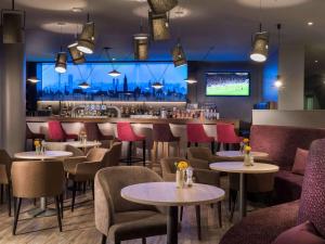 TV a/nebo společenská místnost v ubytování Mercure Hotel München Neuperlach Süd