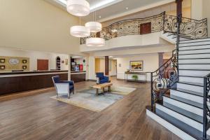 Posezení v ubytování Comfort Suites Baytown I - 10