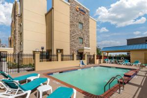 Bazén v ubytování Comfort Suites Baytown I - 10 nebo v jeho okolí