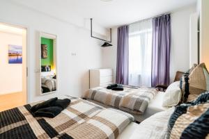 a bedroom with two beds and a mirror at Centerapartments Marienstrasse in Düsseldorf
