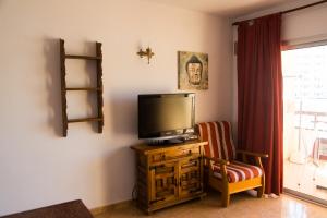 Et tv og/eller underholdning på Apartamentos Los Juncos II