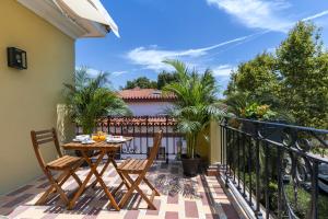 En balkong eller terrasse på Apartamentos Pedregalejo