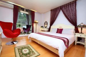Rúm í herbergi á Yilan Ya Lu Homestay