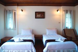 Postel nebo postele na pokoji v ubytování Tak Andaman Resort & Hotel