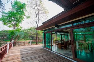 Balkón nebo terasa v ubytování Tak Andaman Resort & Hotel