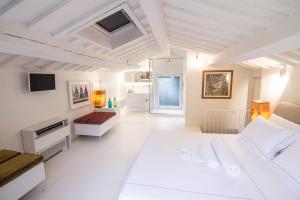 Postel nebo postele na pokoji v ubytování DelleFarfalle Boutique B&B