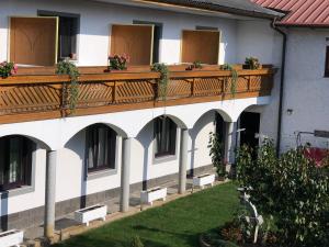Balkón nebo terasa v ubytování Gästehaus und Weinbau Zur Wiederkehr Strudler