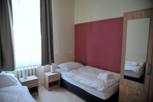 Postel nebo postele na pokoji v ubytování Piros Arany Panzió Kalocsa