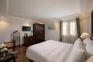 Postel nebo postele na pokoji v ubytování Hong Ngoc Dynastie Boutique Hotel & Spa
