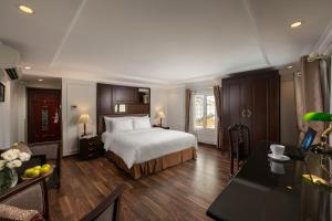 Postel nebo postele na pokoji v ubytování Hong Ngoc Dynastie Boutique Hotel & Spa