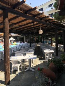 Restaurant ou autre lieu de restauration dans l'établissement Paphos Gardens-Apt suite