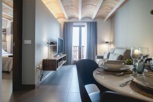 a living room with a dining table and a living room at Abu Said by CASALEA in Morella