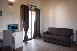 TV a/nebo společenská místnost v ubytování Corallo Rooms