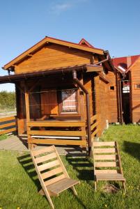 two chairs sitting in front of a cabin at Domki u Wladka in Sianozety