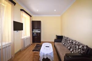 TV a/nebo společenská místnost v ubytování Guest House Arsan + 31 fotografií