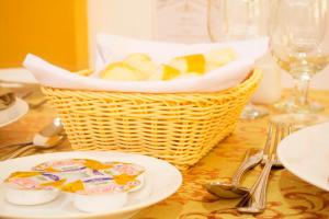 Makanan di atau berdekatan hotel