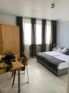 Postel nebo postele na pokoji v ubytování Art Hotel Köln