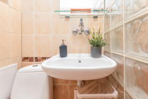 Łazienka w obiekcie Apartments Wilcza 55 by Noclegi Renters