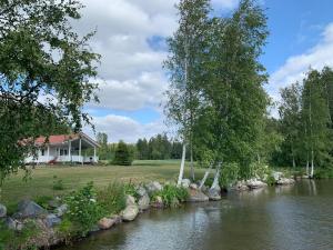 Foto da galeria de Wonderful cottage by the lake em Hautjärvi