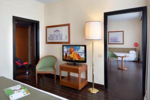 TV a/nebo společenská místnost v ubytování Starhotels Business Palace
