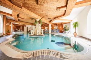 Bazén v ubytování Hotel Brennerspitz nebo v jeho okolí