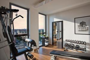 Posilňovňa alebo fitness centrum v ubytovaní Starhotels Business Palace
