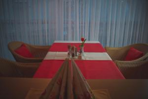a red and white table with a red and white table cloth at Wohlfühlhotel Alpenrose in Bad Wörishofen