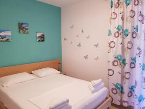 Posteľ alebo postele v izbe v ubytovaní Located in one of the most beautiful sandy in Corfu , in Glyfada Beach ....