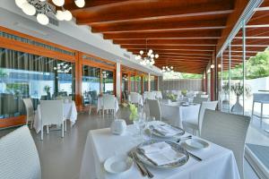 A restaurant or other place to eat at Best Western Hotel Ferrari