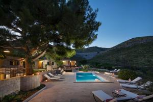 Bazén v ubytovaní ISOLATED Five Star Luxury Villa With Private Pool alebo v jeho blízkosti