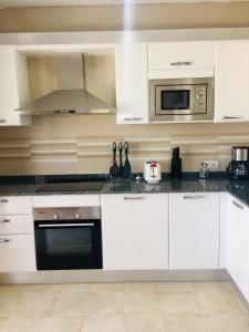 A kitchen or kitchenette at CASA RIBAS