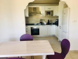 A kitchen or kitchenette at CASA RIBAS