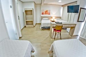 Кровать или кровати в номере Hotel Dan Inn Express Porto Alegre - 200 metros do Complexo Hospitalar Santa Casa e UFRGS