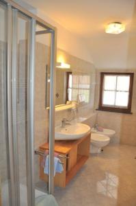 Ένα μπάνιο στο Ferienwohnungen Baumannsog +14 φωτογραφίες