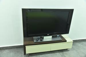 En tv och/eller ett underhållningssystem på Happy Home