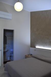 Postel nebo postele na pokoji v ubytování Camere Santa Chiara