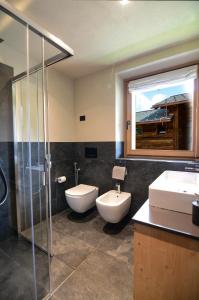 A bathroom at Nova Lodge Még 9 kép