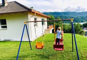 Area giochi per bambini di Lake View Apartments