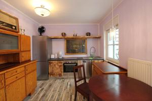 Küche/Küchenzeile in der Unterkunft Heinrich's Pension & Ferienwohnungen