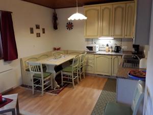 Kuchnia lub aneks kuchenny w obiekcie Ferienhaus Bionda