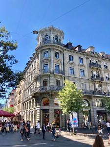 Afbeelding uit fotogalerij van The Crown Penthouse Bahnhofstrasse in Zürich