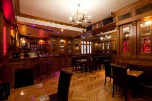 Salone o bar di Harcourt Hotel