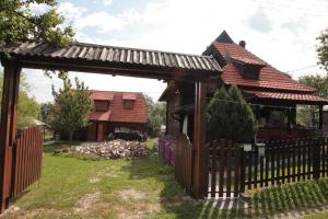 Aed väljaspool majutusasutust Brvnare Mrkic