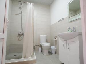 חדר רחצה ב-Nazy's Guest House