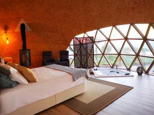 Uma cama ou camas num quarto em Natura Glamping