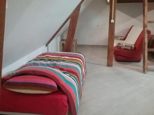 a room with a staircase with a colorful blanket at Cottage B2 Bazenville in Bazenville