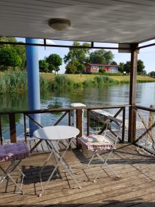 Gallery image of Cottage insolite option jacuzzi Seurre proche Beaune vue panoramique sur l'eau in Seurre